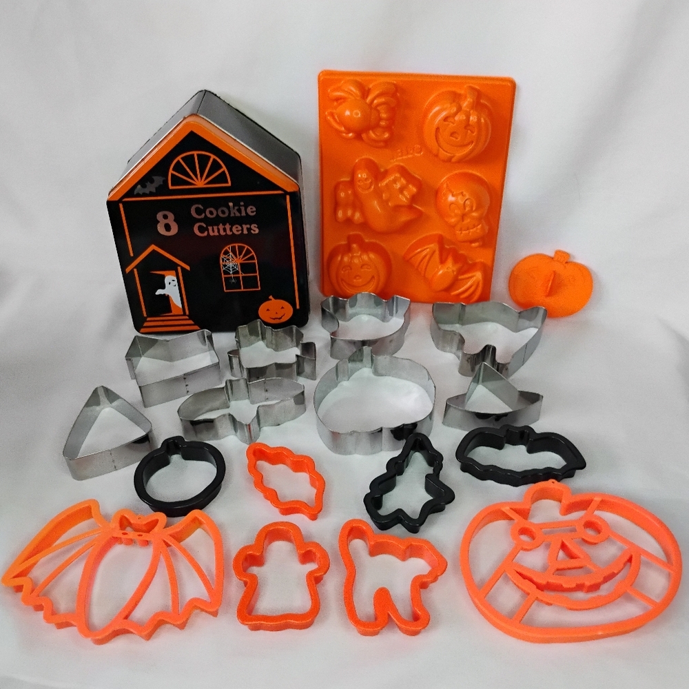 Vintage 18pcs Halloween Cookie Cutters & Jello Mold Holiday Dessert Utensils